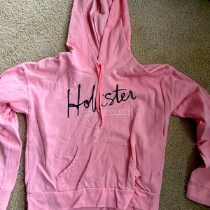 Pretty pink Hollister hoodie. Size medium. Good condition.